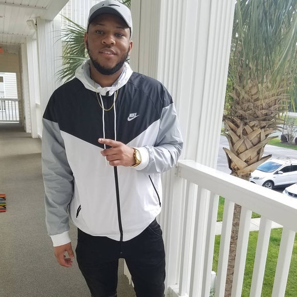 Welcome to Jameel's closet - Picture 1 of 10